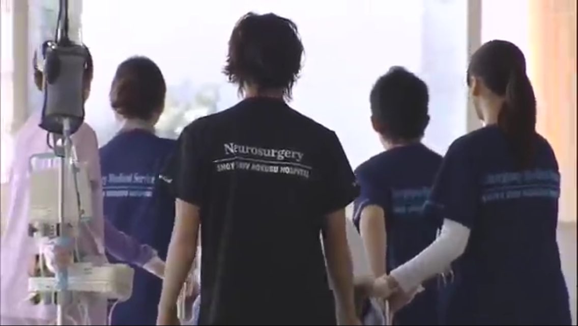 salapao_p17's tweet photo. ซีซั่น2จบด้วยทุกคนสอบผ่าน(ยกเว้นฮิยามะ) แล้วไอซาว่าแยกไปเรียนต่อด้านสมอง ซีซั่น3เลยโดนตามตัวกลับมาช่วย🚁💨 ชอบค.ต่อเนื่องนี้😊❤️ #codeblue2 https://t.co/Pcp2V5cp0w