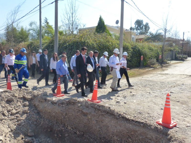 AguasdelNorteok's tweet photo. Junto al gobernador @UrtubeyJM recorrimos el inicio de la obra de instalación de redes cloacales en San Lorenzo. https://t.co/0OgPEgbhHs