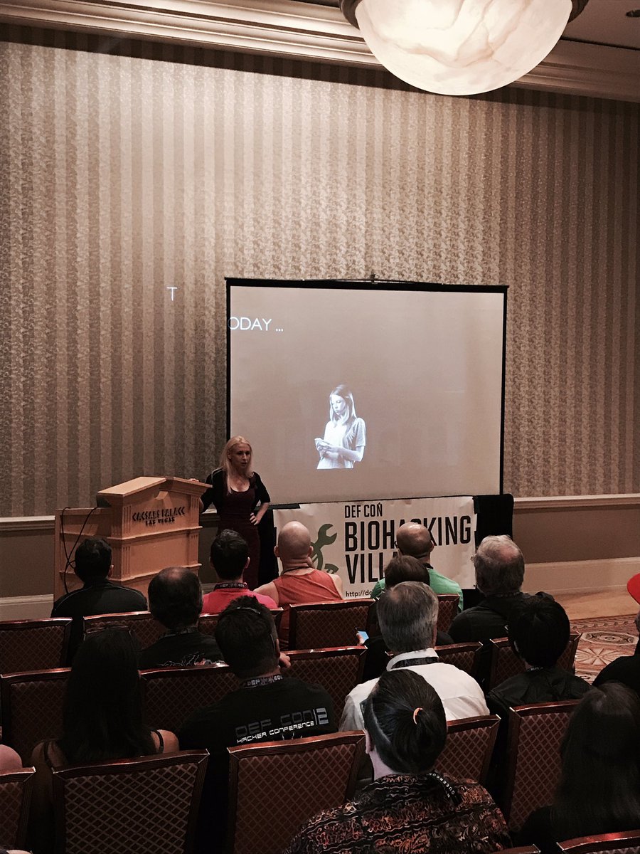 amandamork's tweet photo. @defcon @Robinff3 Robin discuss health at #defcon @defcon @Robinff3... Health data is 10x more valuable than financial information. #healtdata https://t.co/jR6UW8y5kr