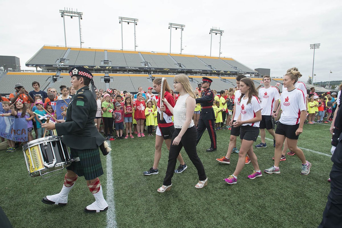 Yokoatthespec's tweet photo. Queen's Baton Relay @TimHortonsField #HamOnt to promote  XXI Commonwealth Games 2018 Gold Coast, Queensland Australia https://t.co/KzgcTIrQmz