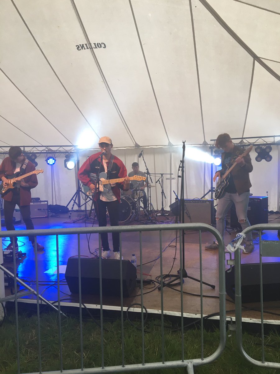 YellowBrickFest's tweet photo. @Themanateesband are on stage right now! 🎸 https://t.co/ka7F68JW81
