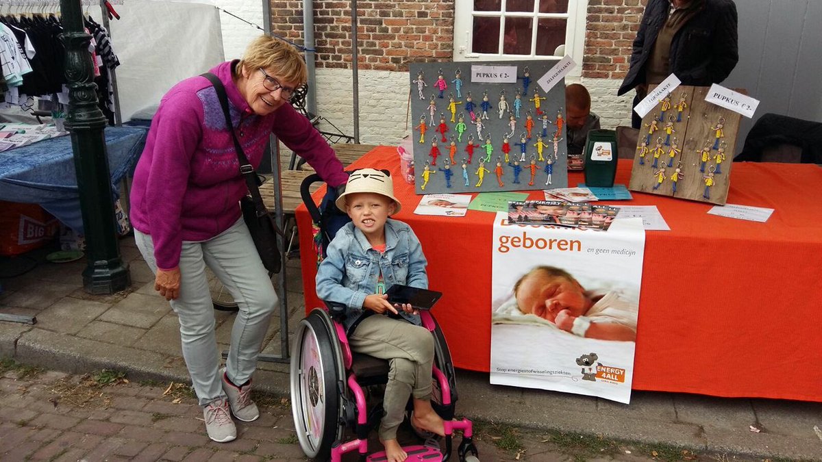 Vandaag haalde oma Antoinette Eijkemans € 316,90 op met de Forza4Jenske pupkus op jaarmarkt in Groede op Zeeuws Vlaanderen  👍🏻 super!