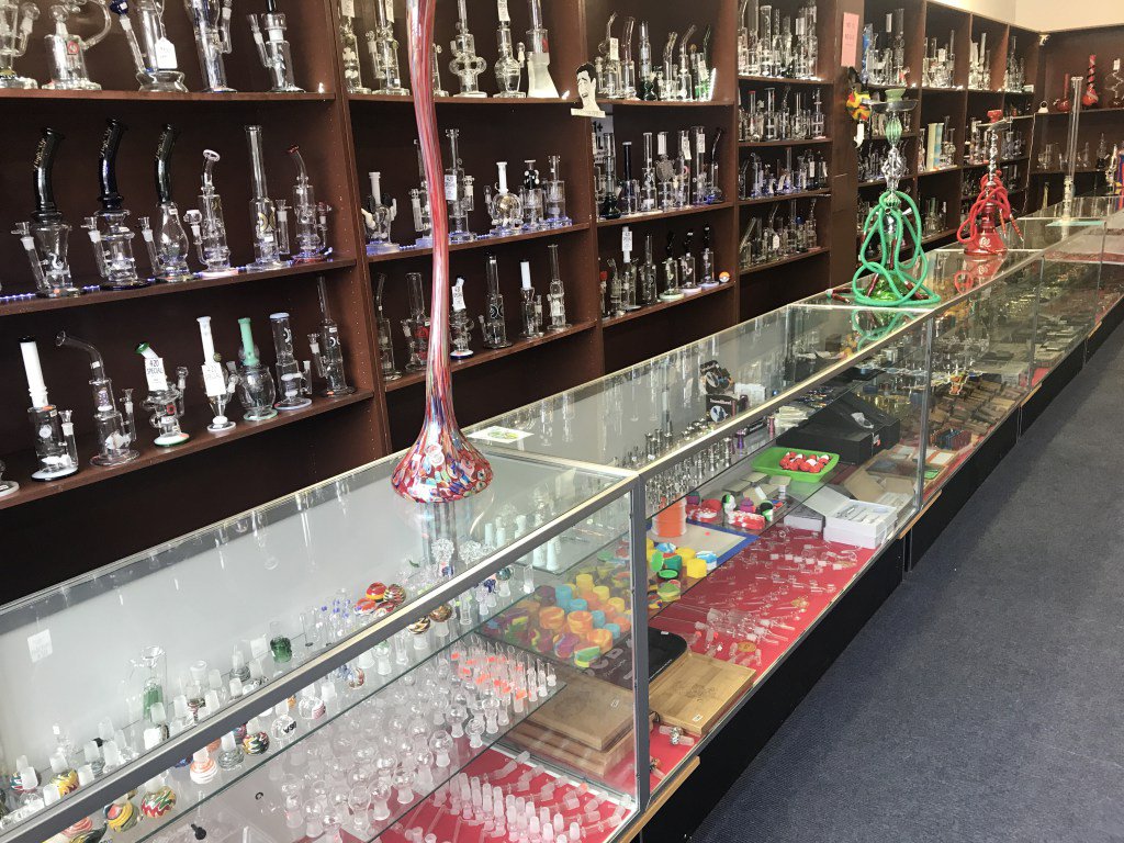 Summer Smoking and Vaping For Less At KC Smokz Smoke Shop! kcsmokz.com/summer-smoking…