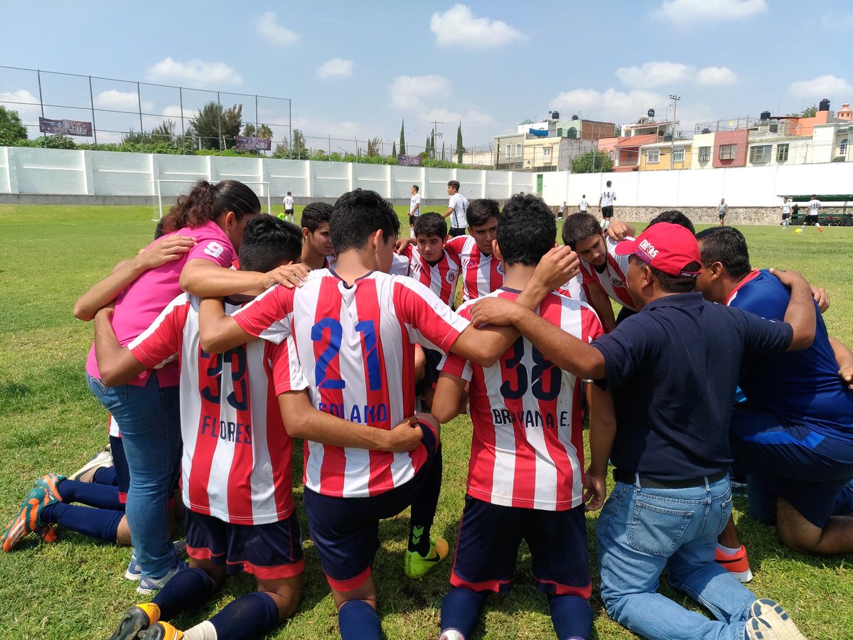 EduardoMelPe's tweet photo. Todo esfuerzo tiene recompensa #CopaChivas2017 #Campeones https://t.co/UFgi1r7EmQ