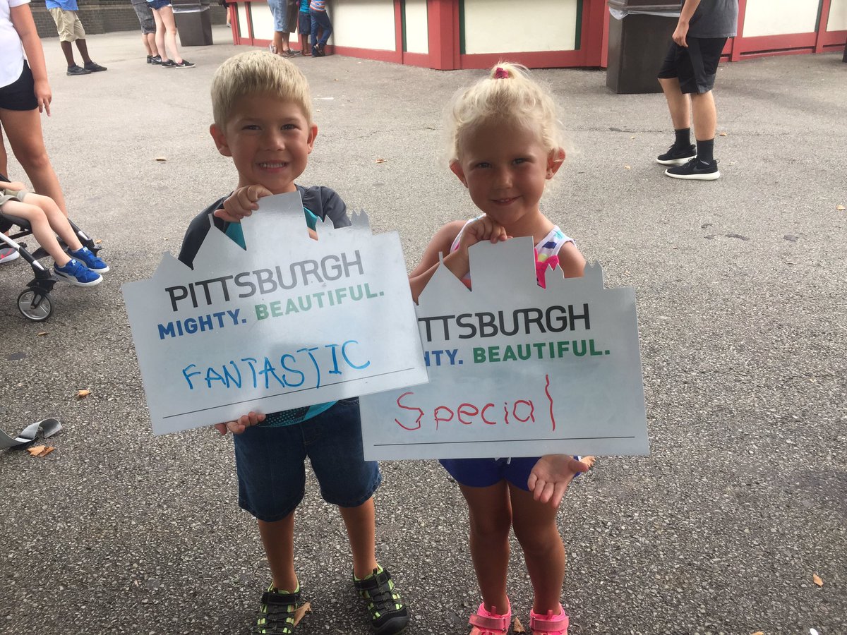 chatty__natty's tweet photo. Lots of people partaking in @vstpgh's #MightyBeautiful contest at @Kenny_Kangaroo! Visit us near the pagoda 😀 https://t.co/O9zL6J3bYl