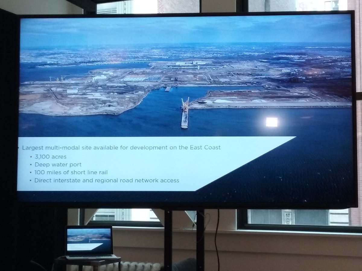 Andrew_Baranich's tweet photo. Compelling & invigorating @TradePointATL talk at #CREtechLIVE. Check it: https://t.co/XLDONKXNcb Thanks @JLL_DC & @GenslerOnCities ! https://t.co/HJtkgeBocB