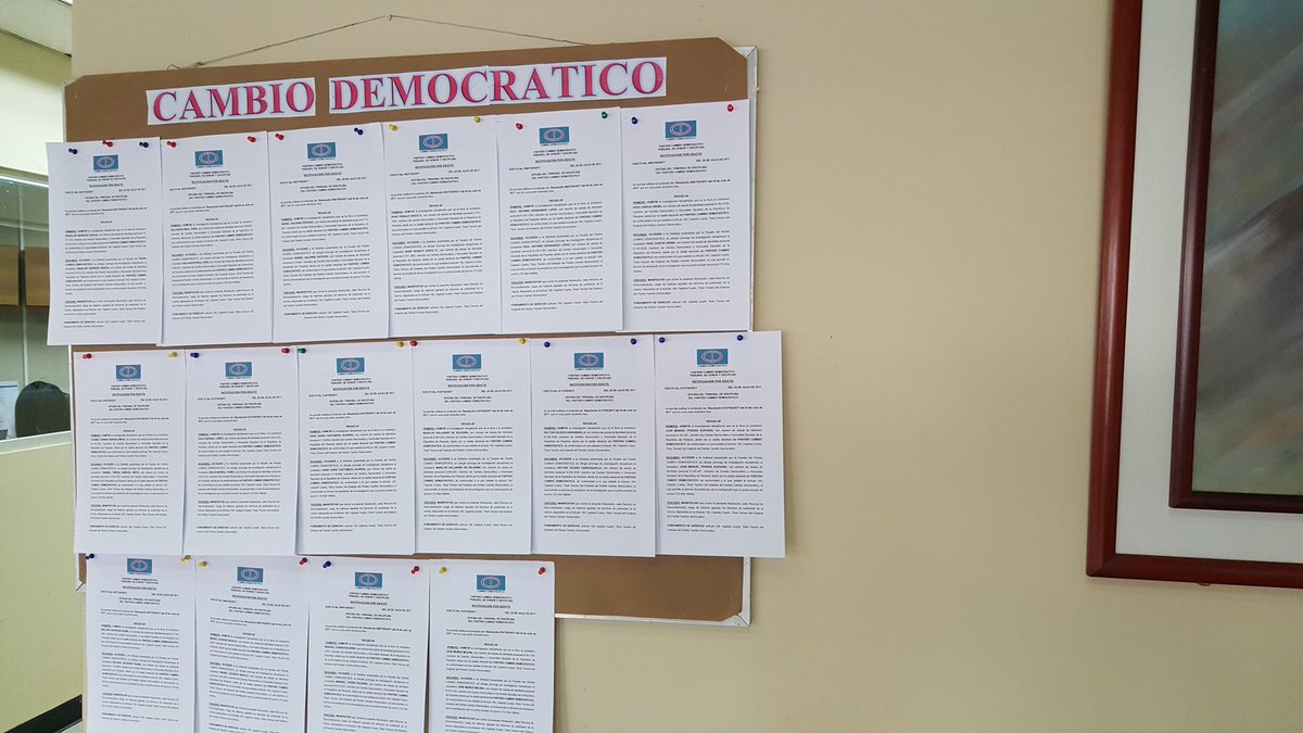 marielajimene10's tweet photo. Los edictos para expulsar a los diputados del CD que le fallaron al pueblo que votaron por ellos y a todas las bases del partido. https://t.co/Vca33u1W1c