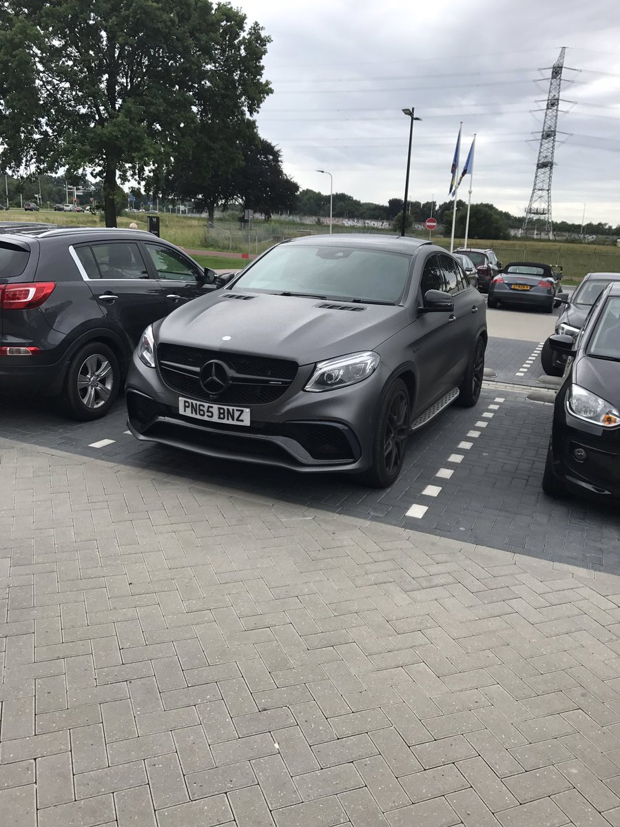 We hadden vandaag allebei een bespreking bij Van der Valk Enschede. Ik kwam met de Octavia Combi <a href="/OLAJOHNO/">Ola John</a> had een andere auto bij zich😎