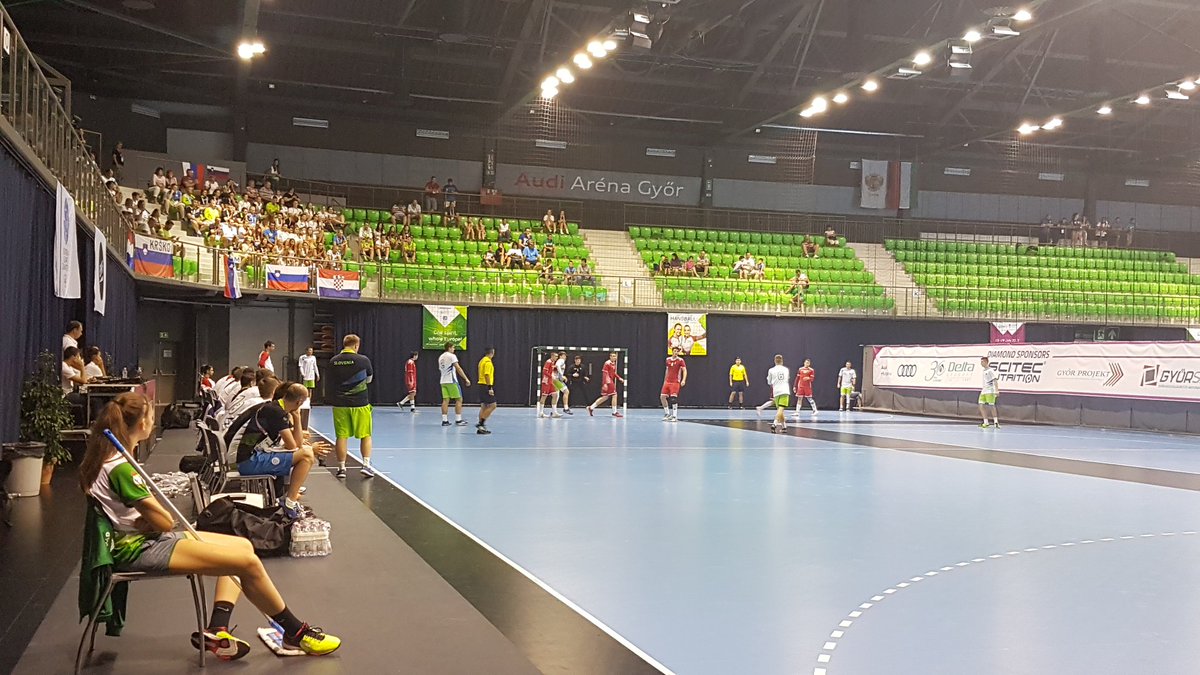 TeamSlovenia's tweet photo. Fantje so začeli s polfinalno tekmo proti Hrvaški🏐🏐🏐🏐 Gremoooo #TeamSlovenia 🖒🖒🖒 #ofem2017 #rokomet https://t.co/0BxBKVYrGn