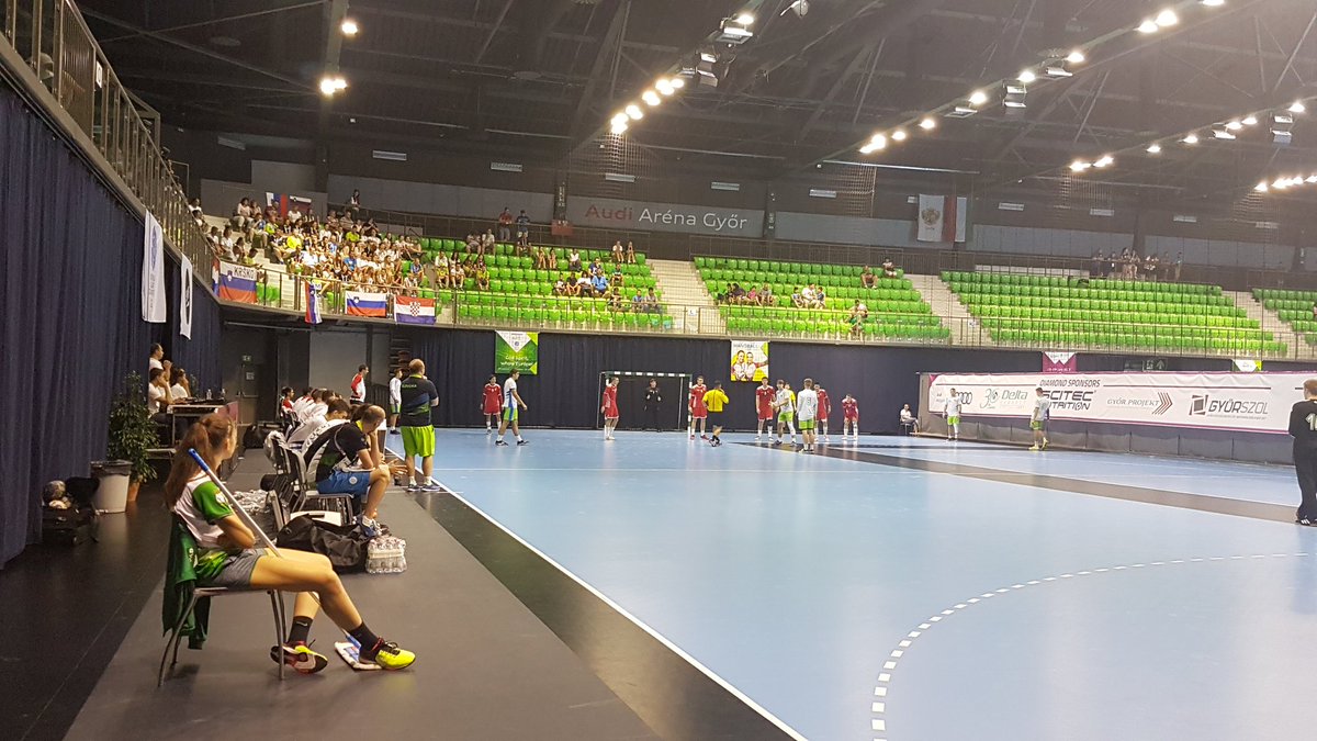 TeamSlovenia's tweet photo. Fantje so začeli s polfinalno tekmo proti Hrvaški🏐🏐🏐🏐 Gremoooo #TeamSlovenia 🖒🖒🖒 #ofem2017 #rokomet https://t.co/0BxBKVYrGn