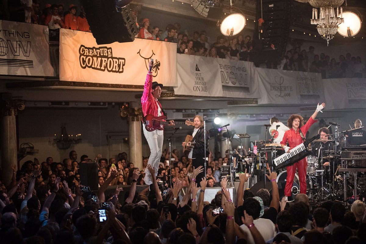 SidewalkHustle's tweet photo. Here's everything you missed at Arcadre Fire's #EverythingNowLive show in Brooklyn. https://t.co/Xe3qZdq4e4 https://t.co/pRxV6xxjpE