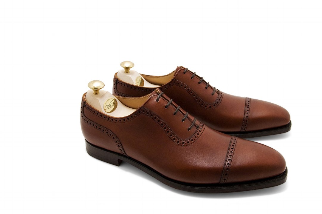 skyvaletshoes's tweet photo. The #CrockettandJones #Westbourne classic oxford with a u-throat and punched toe .At https://t.co/Ep3YlbcWLw #GQ #mensstyle #styleform #GQS https://t.co/TgTmS40p6S