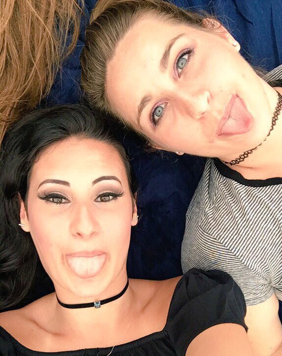 lexisizzle72's tweet photo. Concert ready.... lets go!!! ๐๐ป๐๐ป๐๐ป @paige_marieeee_ #hondacivictour #bigscreenplease https://t.co/3yoGBvUXPi