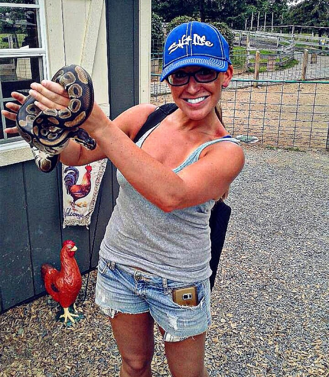 LaurenMcCaig8's tweet photo. *Trying* to channel my inner Britney with ﹰFluffy the python. #snakes #snakehandling #itsNoTbritneyBitch https://t.co/1dsA80yofW