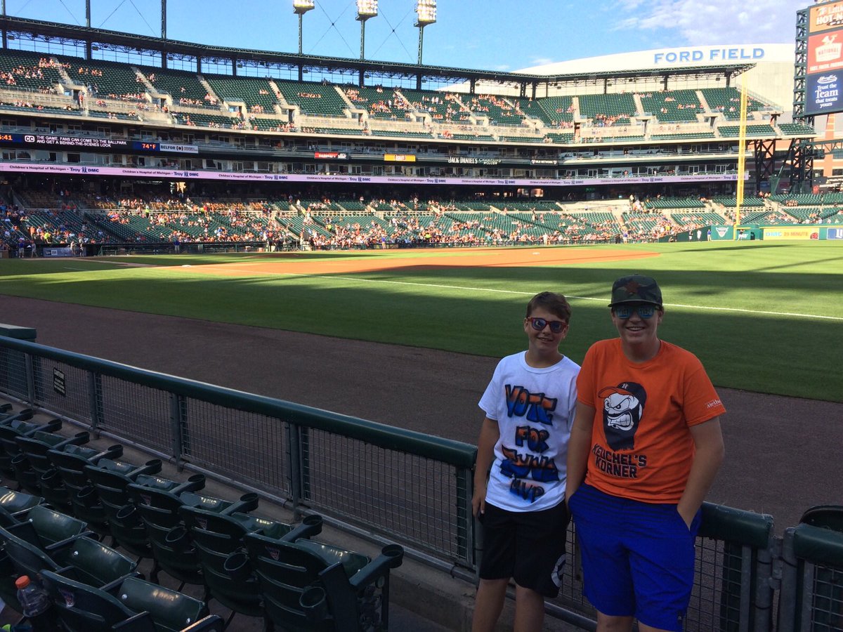 Jackson_h55's tweet photo. Came to support the Astros and got called out by paws and my brother got his tweet liked by @JuliaMorales Oh don't forget Vote For Tuve MVP https://t.co/01fIz9etdm