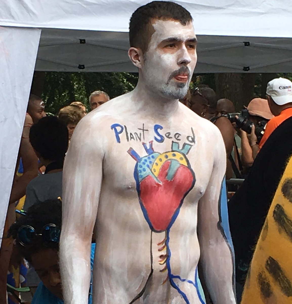 roninnewyork's tweet photo. Fimmaker/actor/YouTube funnyman @DonovanTPS wears his message & his heart on @bodypaintingday.#BodyPaintingDay#HumanConnectionArts #HCANYC17 https://t.co/M2K5xKWfxl