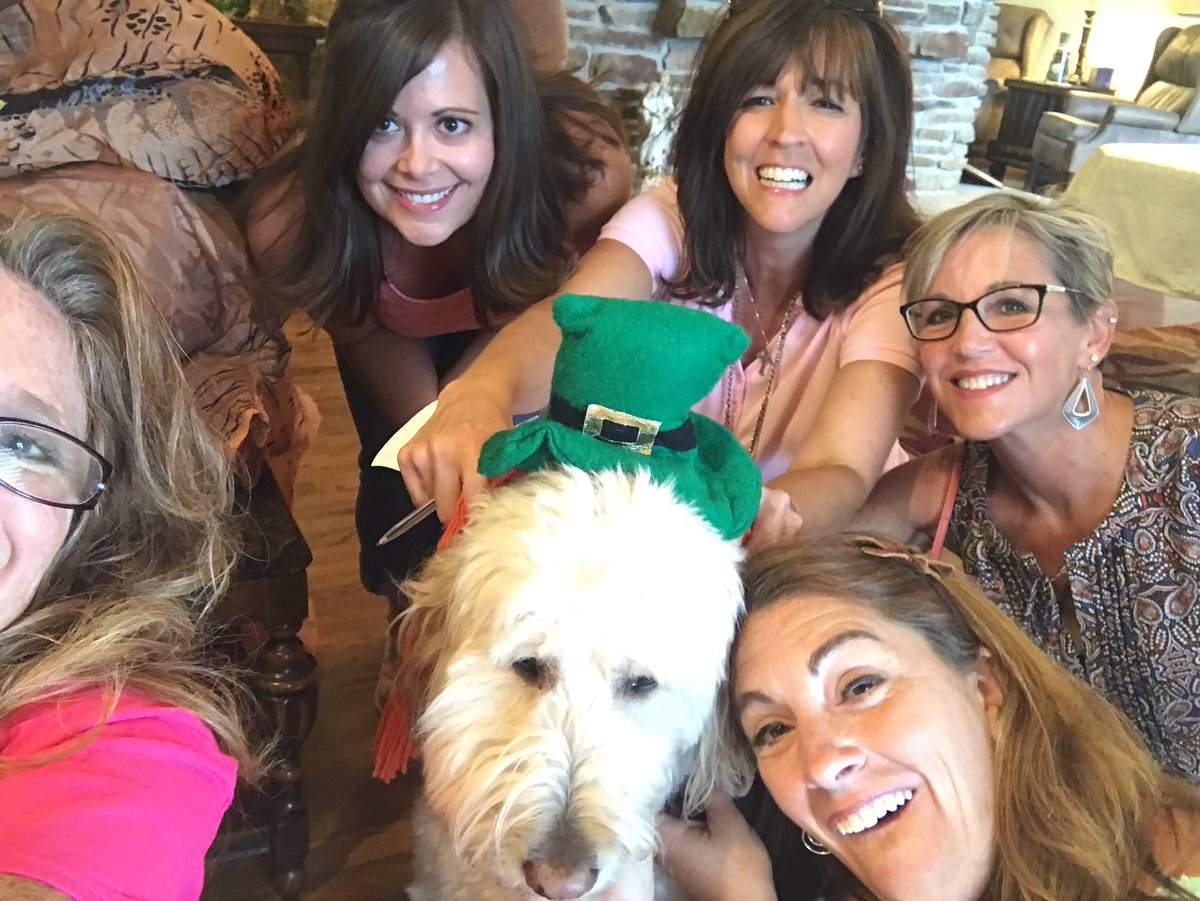 kelli_prade's tweet photo. @StPatSch #StPatProud #wanderwomen With Stella in costume https://t.co/bOBGLHbi26