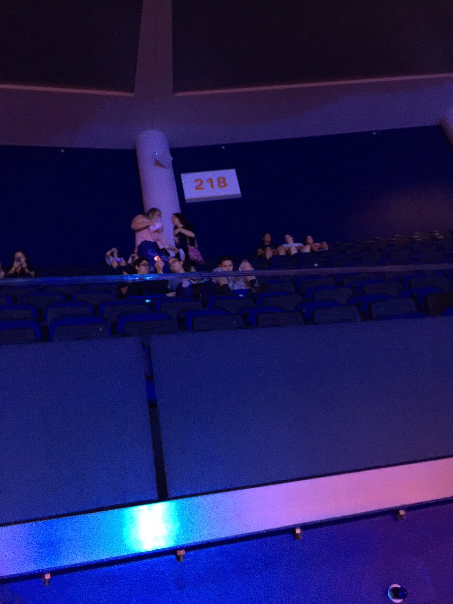 snjhunter's tweet photo. @xl1067 #upgrademyseats please and thank you! 😂 https://t.co/OM9HLxm4xD