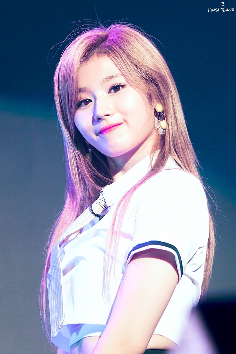 onlysanabr's tweet photo. [#PICS] 08.07.17 | Sana no KB Liiv &amp; Rockstar Concert in Seoul

cr: scent_sana

 #트와이스 #TWICE #사나 #SANA https://t.co/A8nK9M8U30