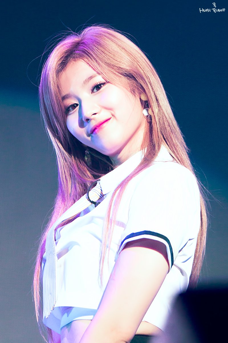 onlysanabr's tweet photo. [#PICS] 08.07.17 | Sana no KB Liiv &amp; Rockstar Concert in Seoul

cr: scent_sana

 #트와이스 #TWICE #사나 #SANA https://t.co/A8nK9M8U30