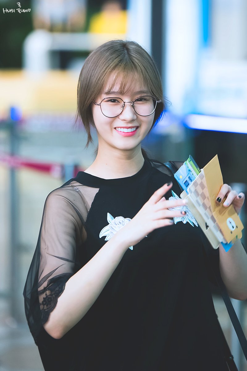 onlysanabr's tweet photo. [#PICS] 13.07.17 | Sana no aeroporto de Gimpo

cr: scent_sana

 #트와이스 #TWICE #사나 #SANA https://t.co/O8BeEhOmXj