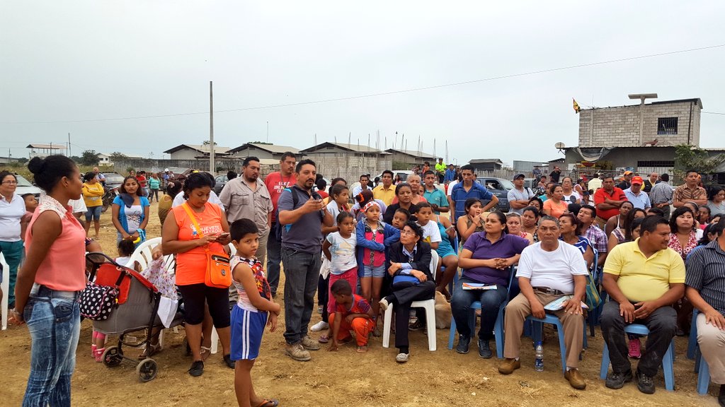DIRDRA_GPG's tweet photo. Atendemos las inquietudes y preguntas de los habitantes de Finca Delia lugar donde se realizara el relleno hidráulico https://t.co/1bg9mcy7kk