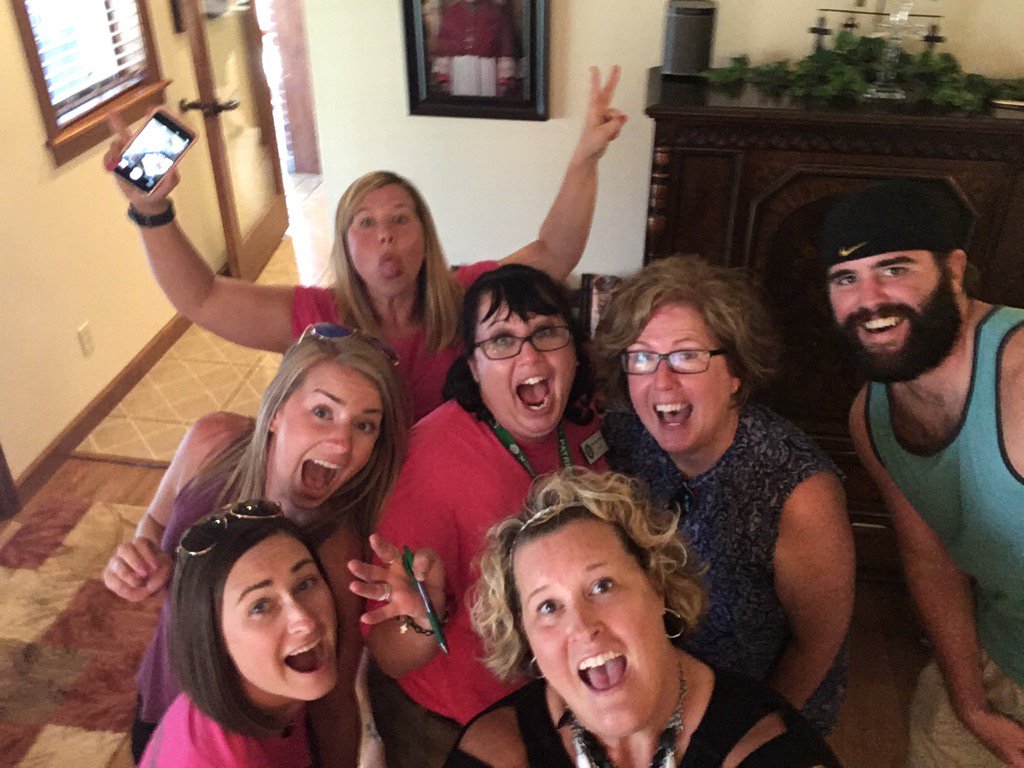 AnneAnniee73's tweet photo. #tweeterliter #stpatproud #brickler https://t.co/Ux8hI51xVA