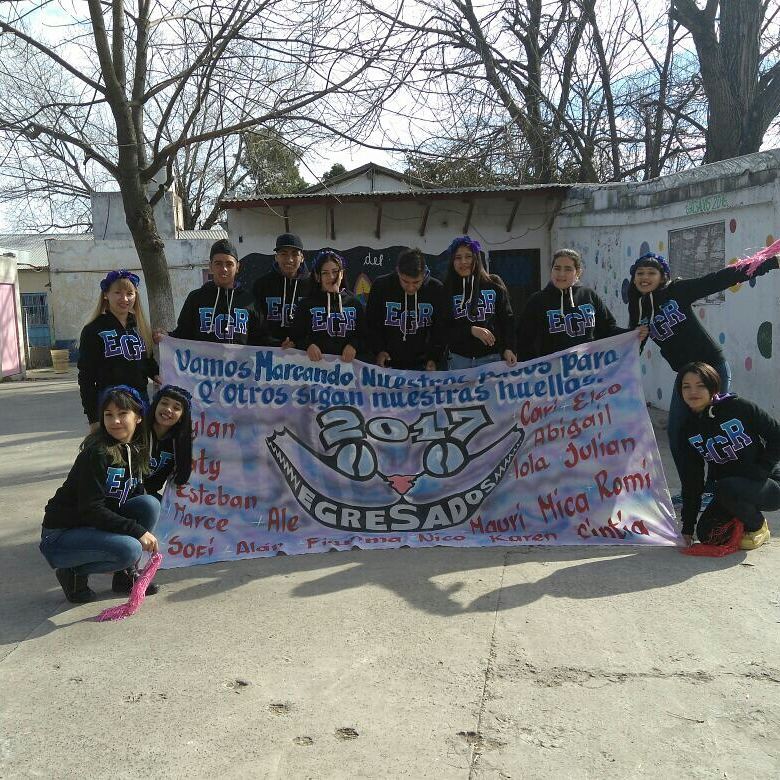 marcelacintia1's tweet photo. #Egresados2017 #Promo17 
#Inim17ables
#Berazategui https://t.co/eKaR1B7Hks