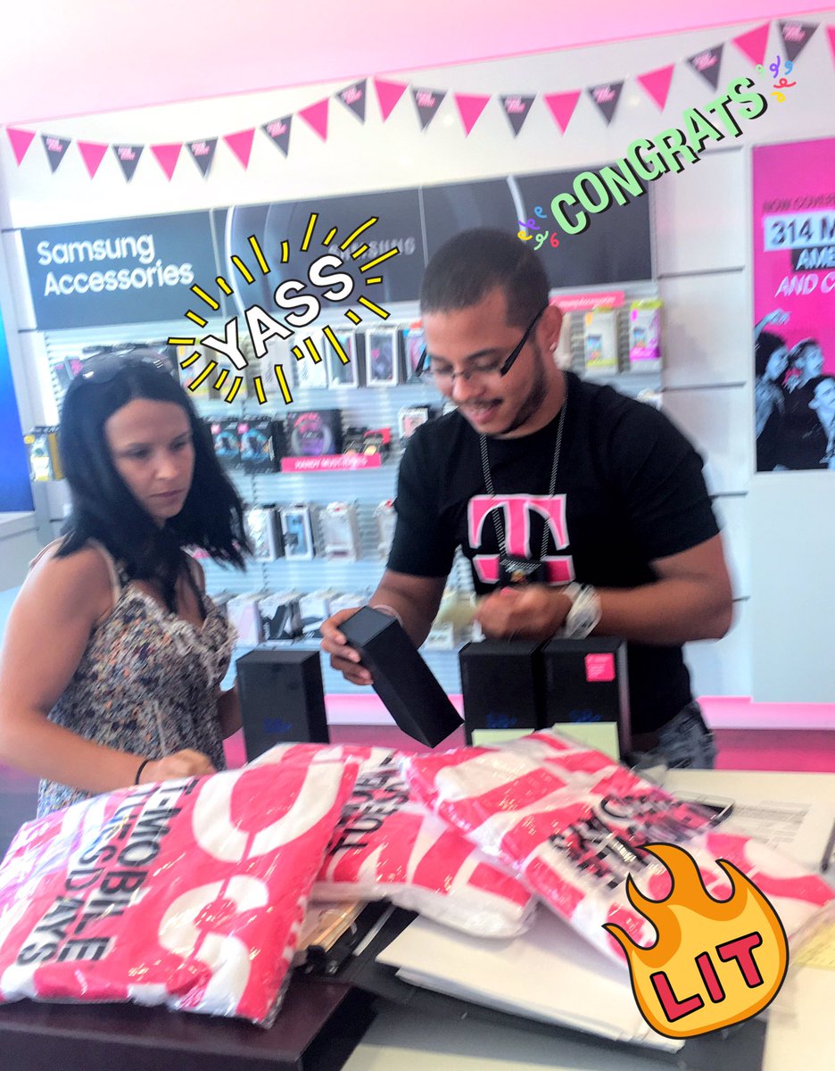 srincon92's tweet photo. We treat them like royalty!👸🏻🤴🏼That's how we roll! #BOGOIsBack #HappyCustomer #SamsungGS8 @theSamsungSide @TMobile @JohnLegere https://t.co/ZPa1beVqSA