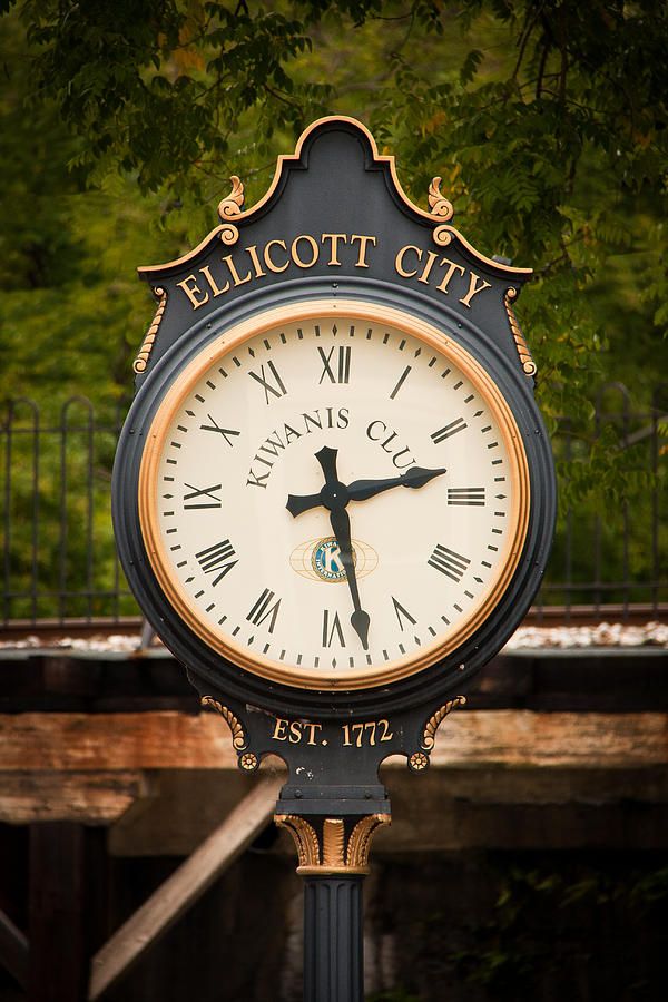 ecbubbleman's tweet photo. Stop by Tomorrow from 10am-8pm to see the new #oldec clock, shop, Barry doing #bubbles & how far we all have come in just #1year, @ShopOEC https://t.co/5KrLZl8oQl