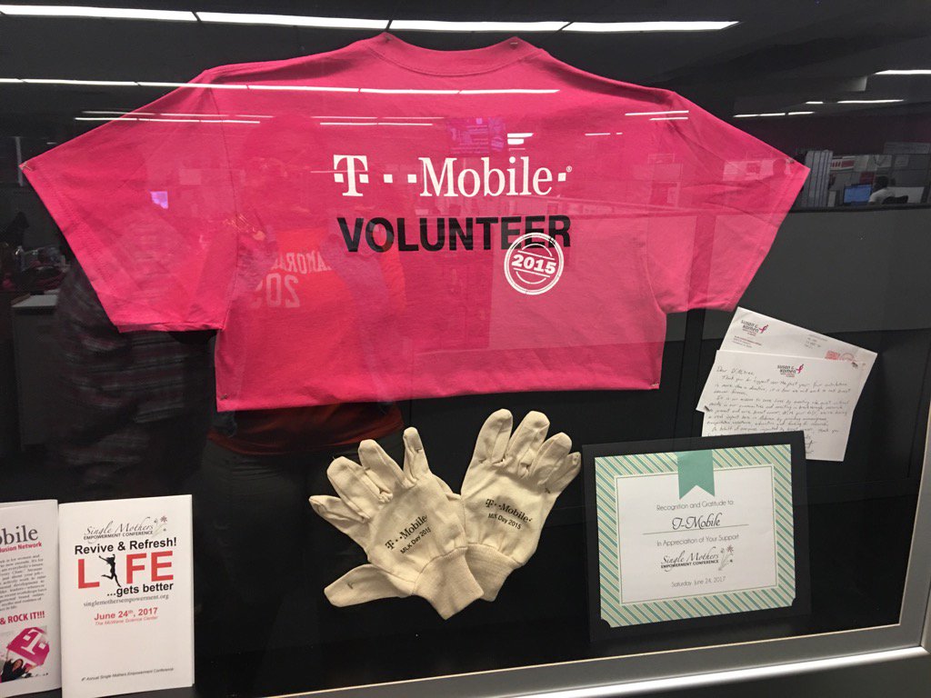 tmoorehutch4's tweet photo. We do it because it's in our DNA #service #others #ofbham #D&I with @HolliMartinez1 @m_wan4life @EMowjee @cc_joseph https://t.co/ZH5ao5uYdh