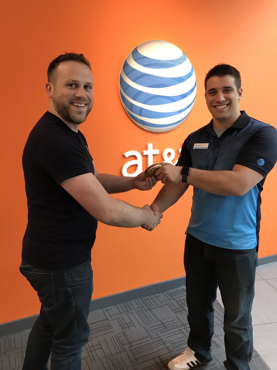 MisterMikeSmith's tweet photo. Michael sells a DTV and picked a prize, receiving the ever so prestigious Cookie Store cookie! #OHPA #AndTheAwardGoesTo https://t.co/EBSNaSlZXO