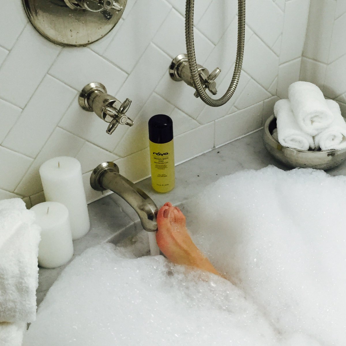RAYASPA's tweet photo. Friday night plans: candles, bubble bath & a glass of vino. Our Aroma bath and shower gel is perfect. https://t.co/w9StO7x2J1 #TGIF #rayaspa https://t.co/3RgV30uljr
