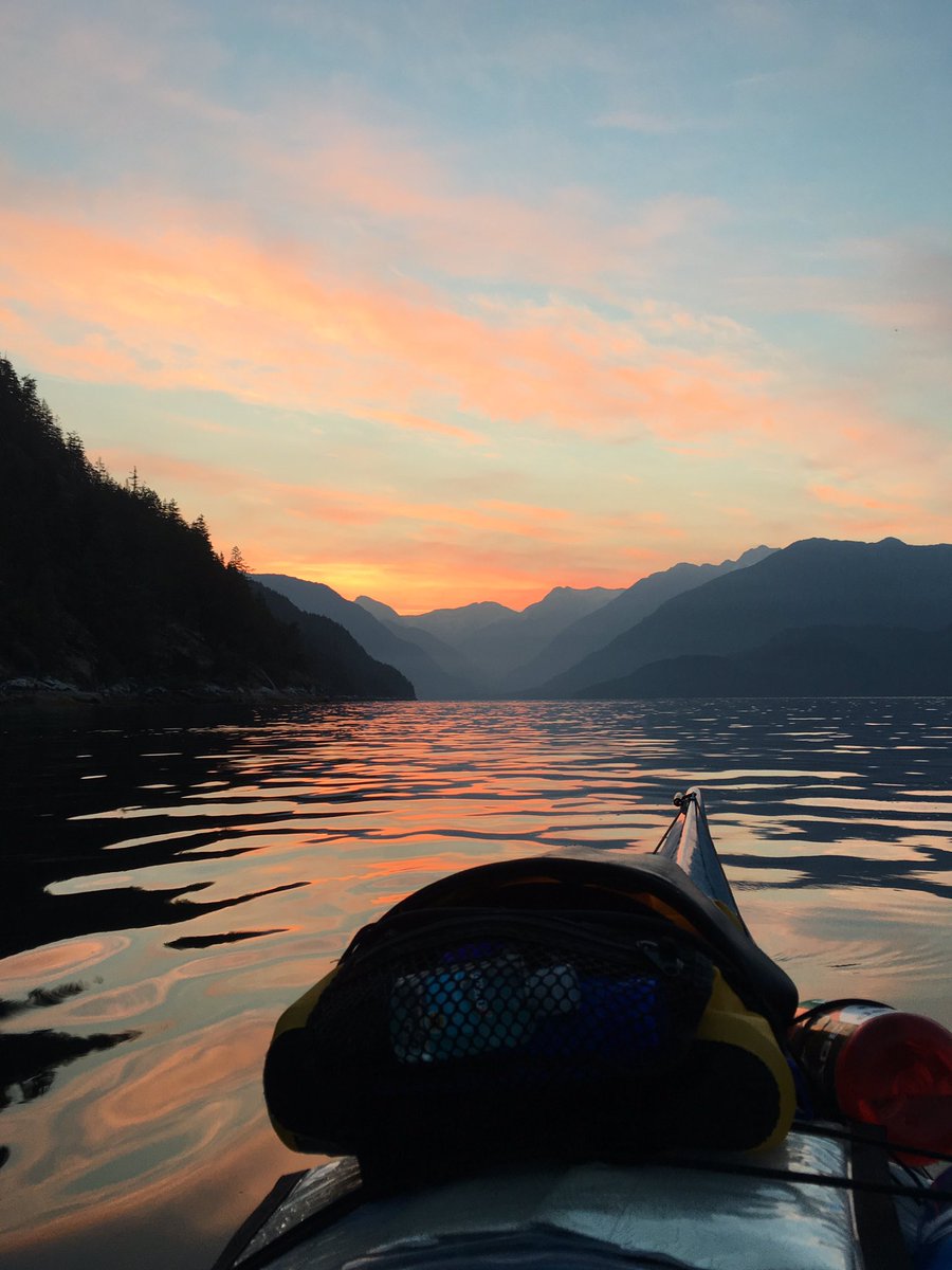 beyondmalibu's tweet photo. Golden hour paddles with these views? Sign us up! #beyondmalibu https://t.co/dQVJkyzM24
