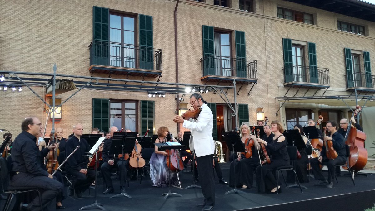 Patgompic's tweet photo. Gran concert benèfic en @CastilloHotel amb @OrqSimfIB a favor de  Fundació Natzaret #Solidaritat https://t.co/gKS8extQY8