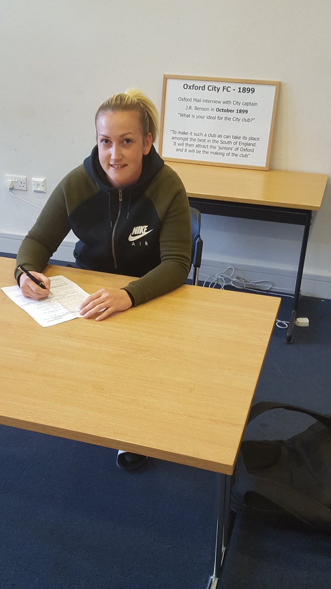 WayneHolden8's tweet photo. @OfficialOCLFC SIGNING NUMBER 1! Delighted that former Oxford United GK @HannahCox168 resigns. โฝ๐ https://t.co/Qxuj0ouzzx