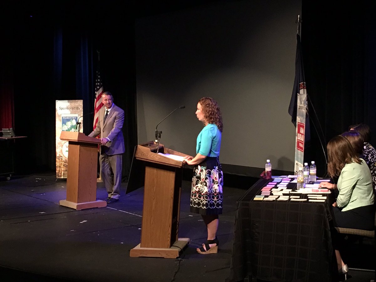 Mindy McCroskey, <a href="/VAFBYoungFarmer/">VAFB Young Farmers</a> Chairperson, introducing Republican candidate for Governor  <a href="/EdWGillespie/">Ed Gillespie</a>.