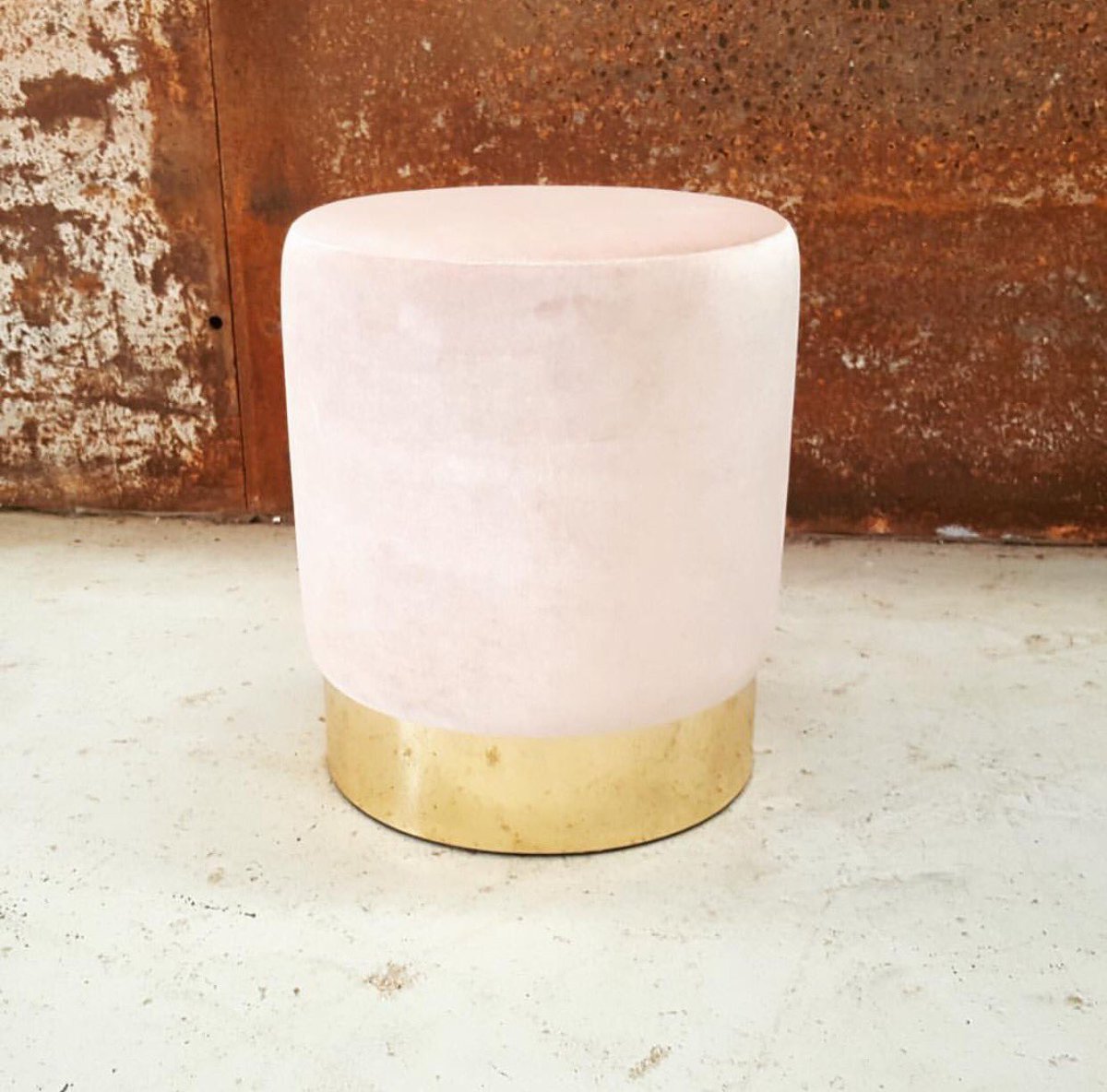 JoHamiltonUK's tweet photo. Our dressing table stool about to leave the workshop 😍 #stairrunner #luxuryinteriors #interiordesign #pinkblush #dressingtablestool https://t.co/PrURJY2vmG