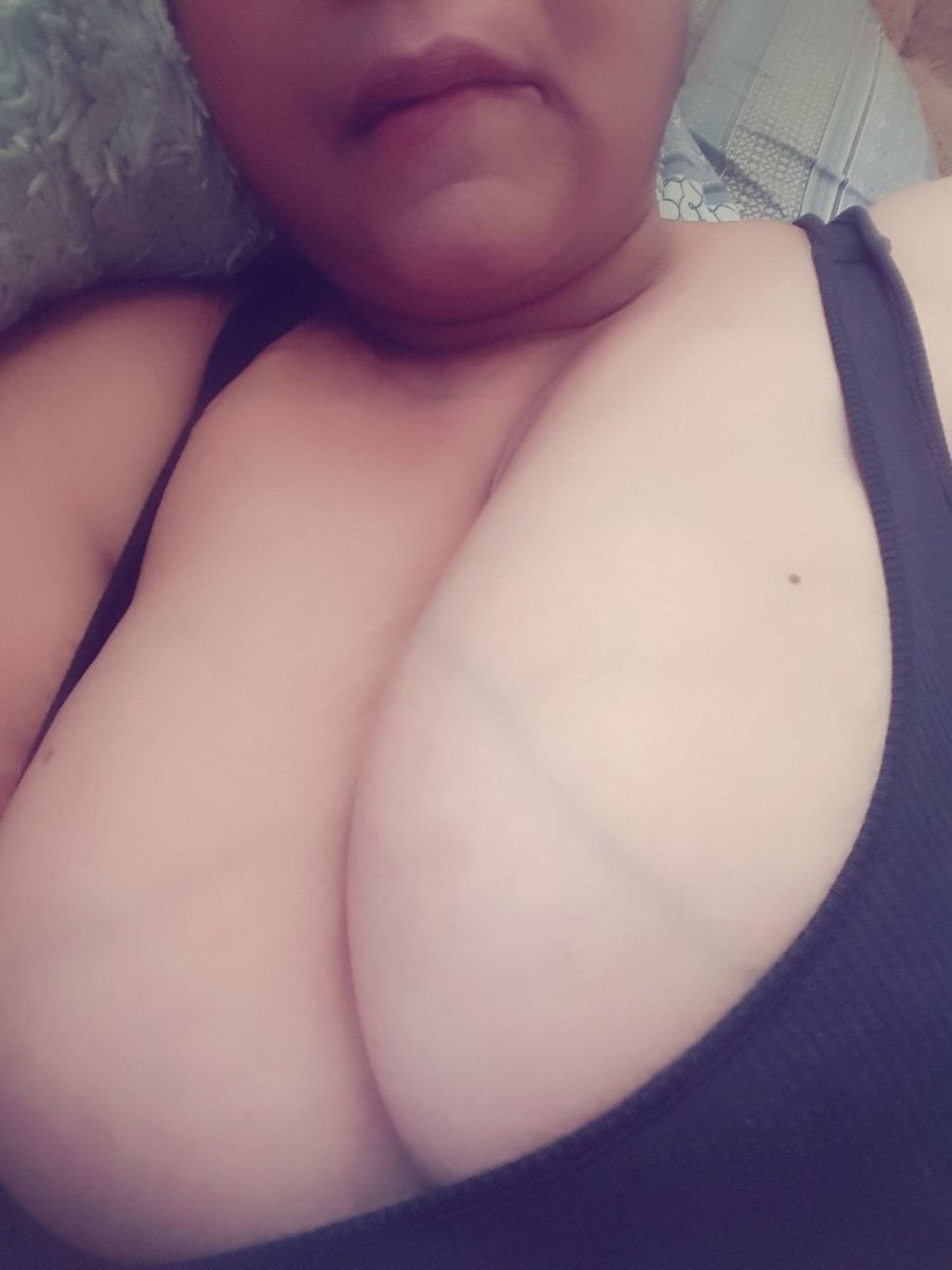 hottie_curva's tweet photo. Que pasen una rica tarde yo ya en casita relajada para en pesar el rico viernecito 💋🔥😈 https://t.co/LPixSLwnFy