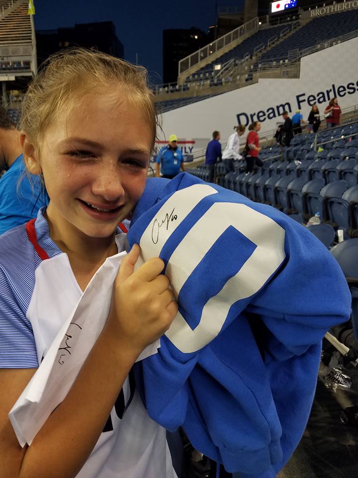 knaydee's tweet photo. @CarliLloyd Thank you for taking time to make last night one my cousin will never forget! #ToN2017 https://t.co/b43IzGpe9O