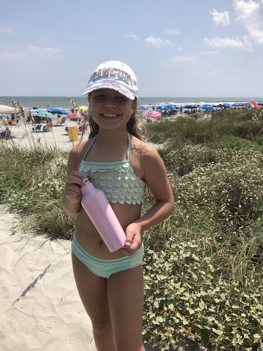 carolinagirlblu's tweet photo. #baseballandthebeach #mygirl #holycityclassic #IOP #corksicle #alltheumbrellas https://t.co/OO4MfWXZdv