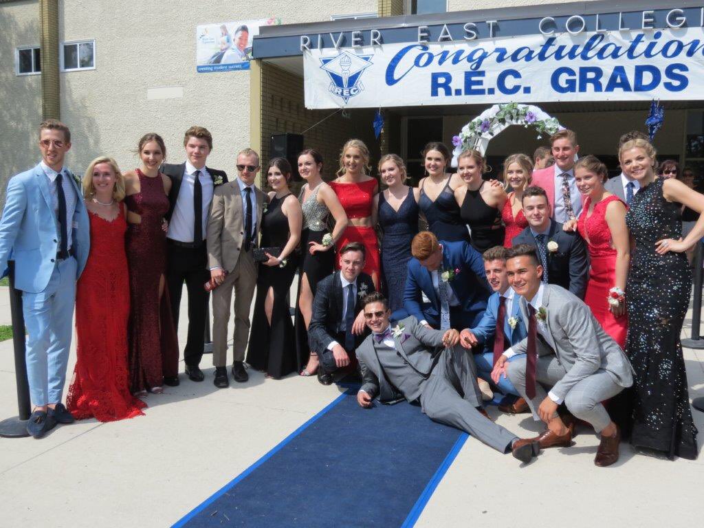 ArianaStreu's tweet photo. Lots of love for these people. Thanks for all the memories! 💙 https://t.co/oYWXHX1hJC