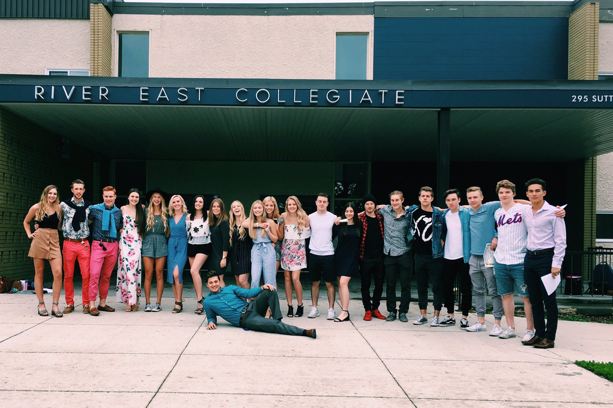 ArianaStreu's tweet photo. Lots of love for these people. Thanks for all the memories! 💙 https://t.co/oYWXHX1hJC