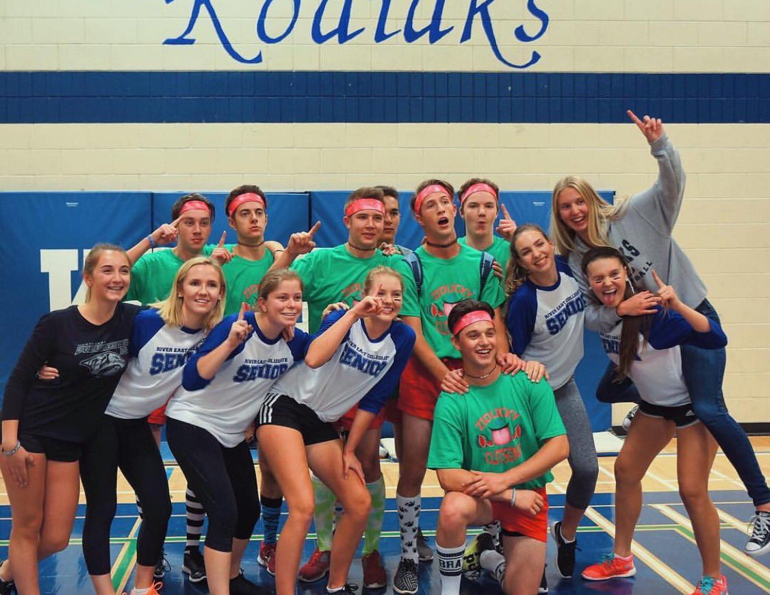 ArianaStreu's tweet photo. Lots of love for these people. Thanks for all the memories! 💙 https://t.co/oYWXHX1hJC