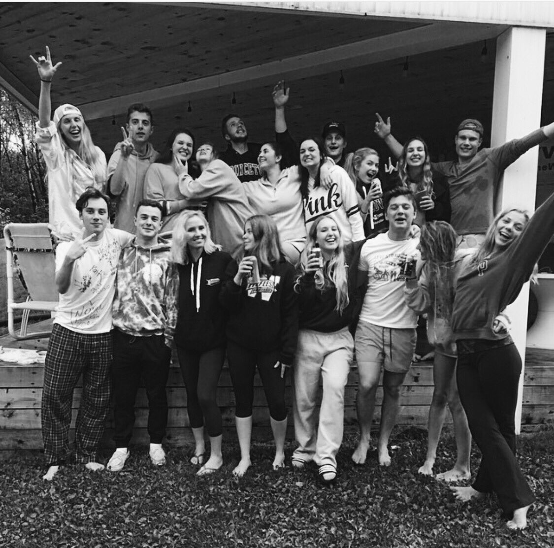 ArianaStreu's tweet photo. Lots of love for these people. Thanks for all the memories! 💙 https://t.co/oYWXHX1hJC