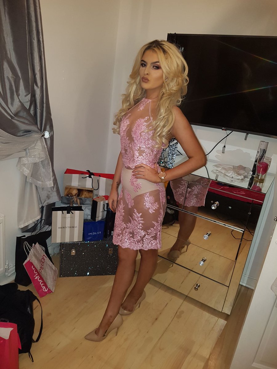 HeelsGirls's tweet photo. Blonde Girl in Pointed High Heels. #Hot #Blonde #Girl #Legs #Heels https://t.co/n081sfEkAW
