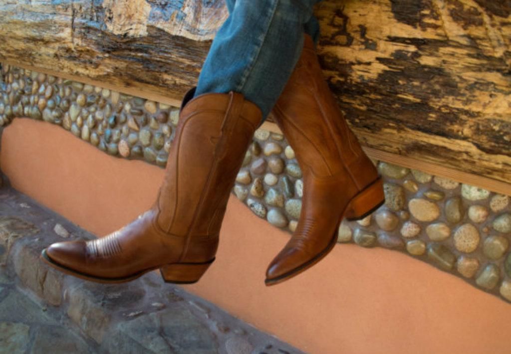 StyleWe's tweet photo. How to Order the Right #CowboyBoots Online, Every Single Time via @pintoranch https://t.co/su2yQllUTo #fashion https://t.co/ehXXTbY8xq
