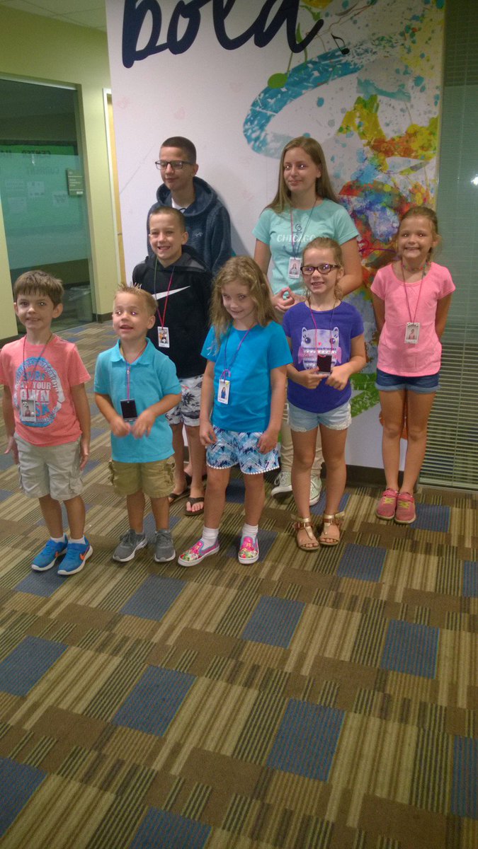 GaylaBecker3's tweet photo. @Engage_CXO #BYK2WD17! Evansville Kiddos! https://t.co/YlkqkAY64D
