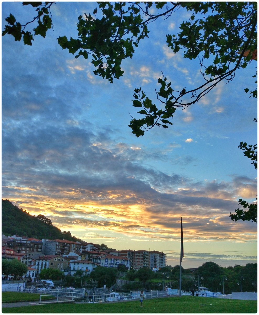 <a href="/Urdaibai_Bizi/">Urdaibai</a> <a href="/eguraldia/">Eguraldia ETB1</a> <a href="/Eguraldia24/">Eguraldia24</a> <a href="/ElTiempoes/">Eltiempo.es</a> <a href="/tiempobrasero/">Tutiempo</a> 
Mañana SI. Bijar bai!! ,🌞🌞🌞
Happy #sunset in "Mundekakotalan"