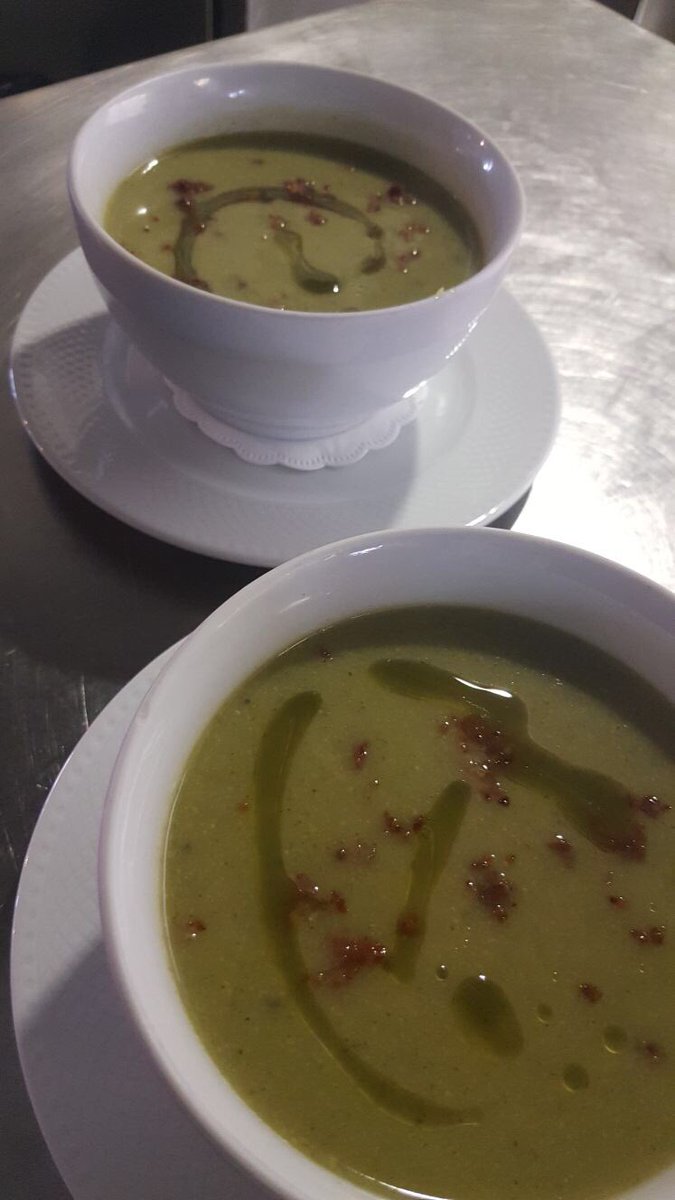 Verse soep van de dag: broccoli-courgette en spekjes. #eten en #genieten in <a href="/dekluisvenlo/">Peter Bouman</a>